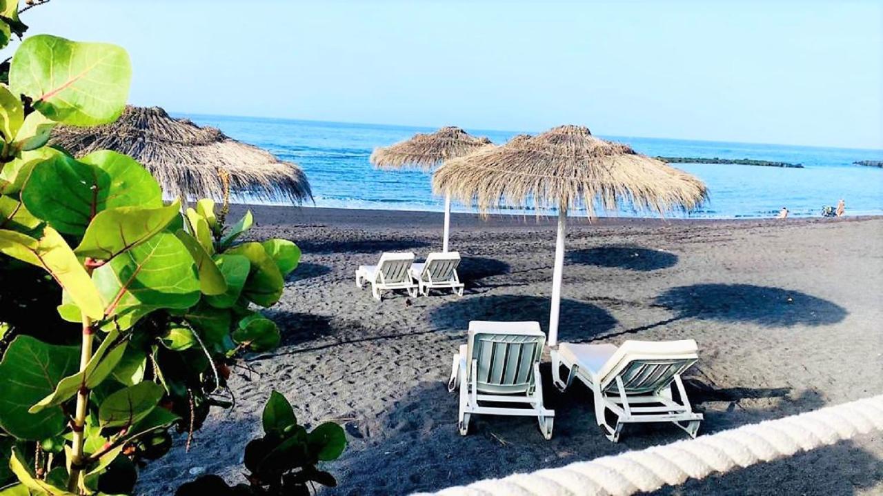 Beach And Pool In Playa De Las Americas Leilighet Eksteriør bilde
